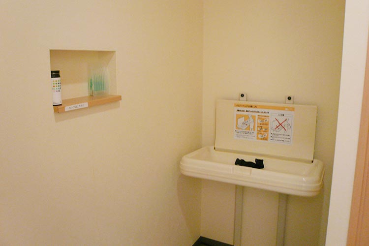 おむつ替えスペース